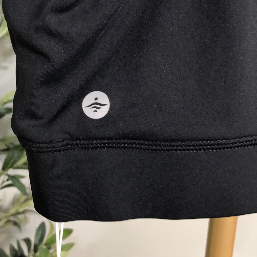 HALARA Black Collared Padded Crop Top (A1) - Picture 4 of 5